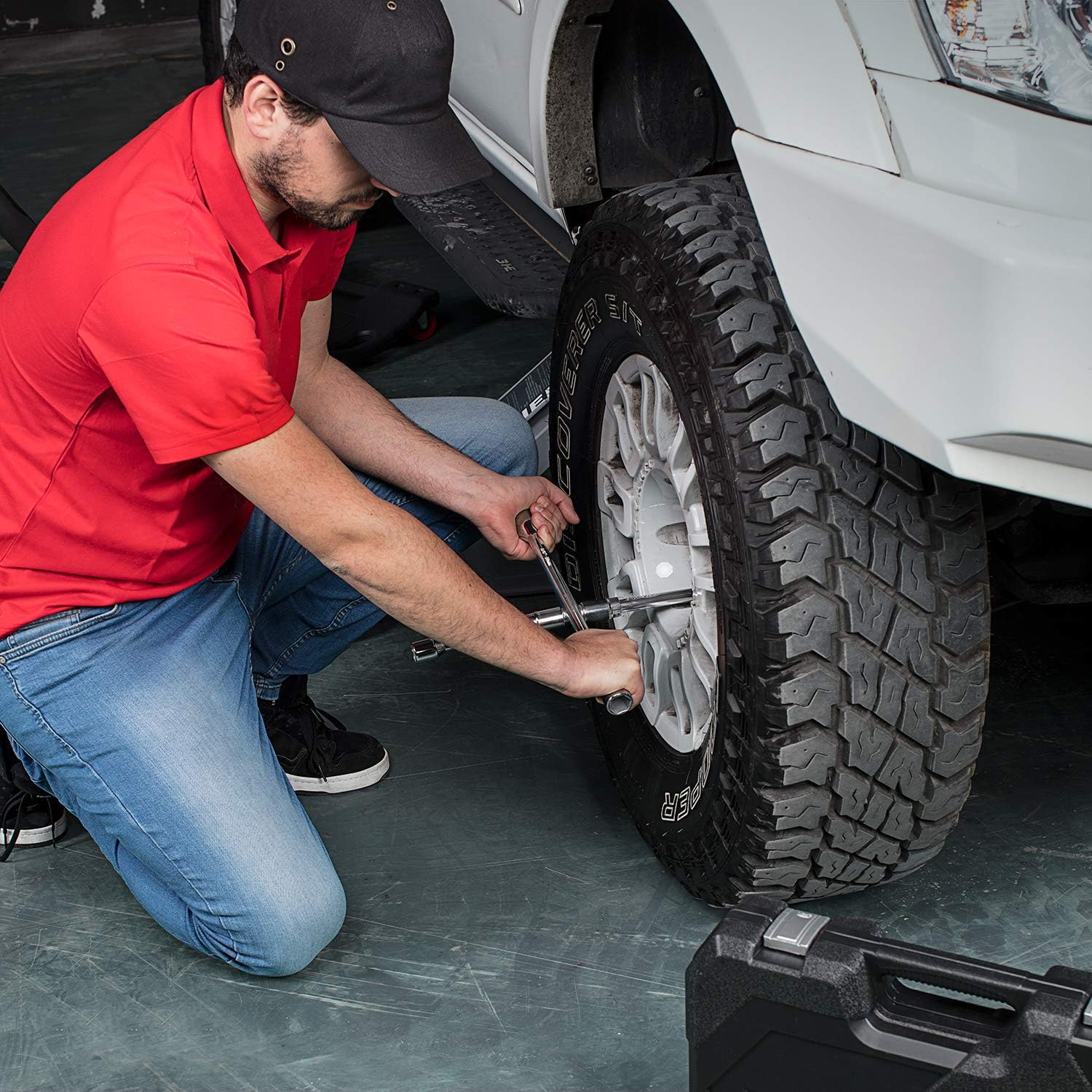 Removing and mounting tires