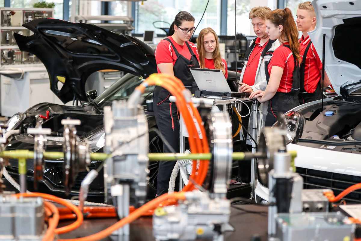 Vocational Training Opportunities in the Popularization of Electric Vehicle Technology